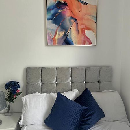 Luxury Rooms And An En-Suite Room With Free Wi-Fi Clarendon Way 科尔切斯特 外观 照片