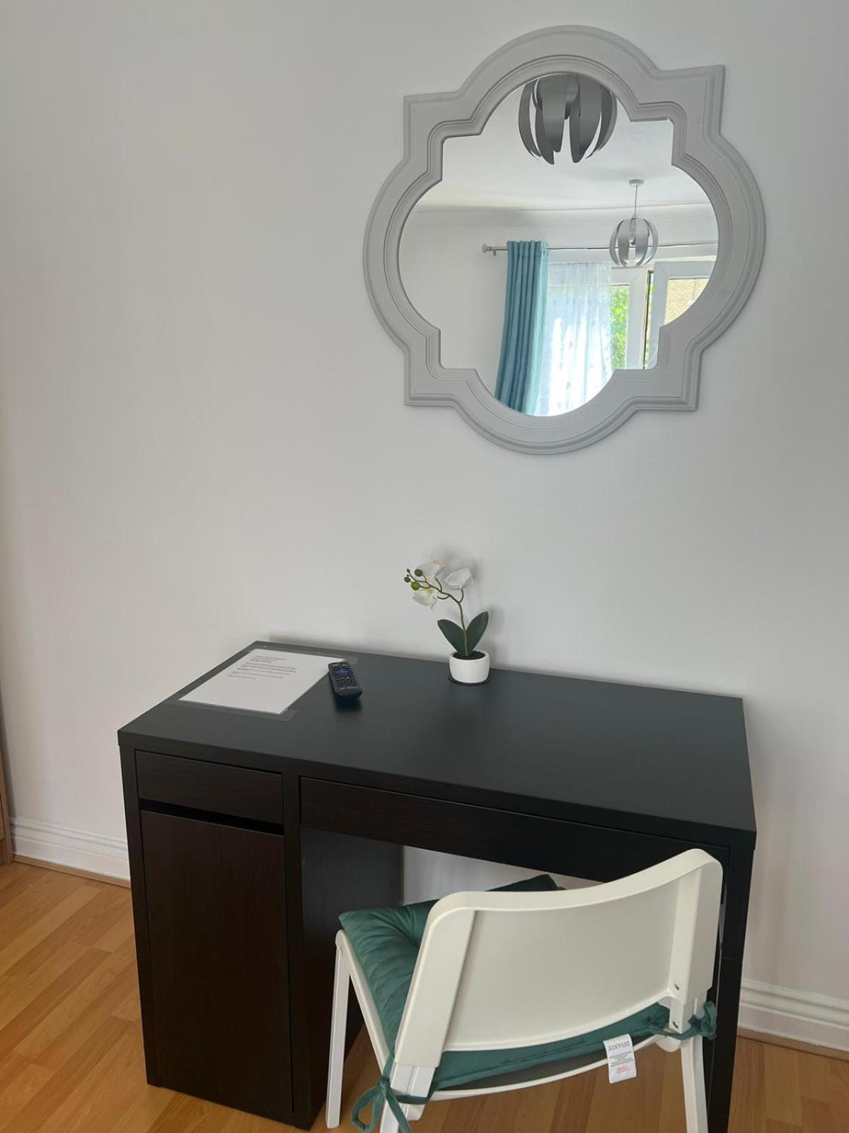 Luxury Rooms And An En-Suite Room With Free Wi-Fi Clarendon Way 科尔切斯特 外观 照片