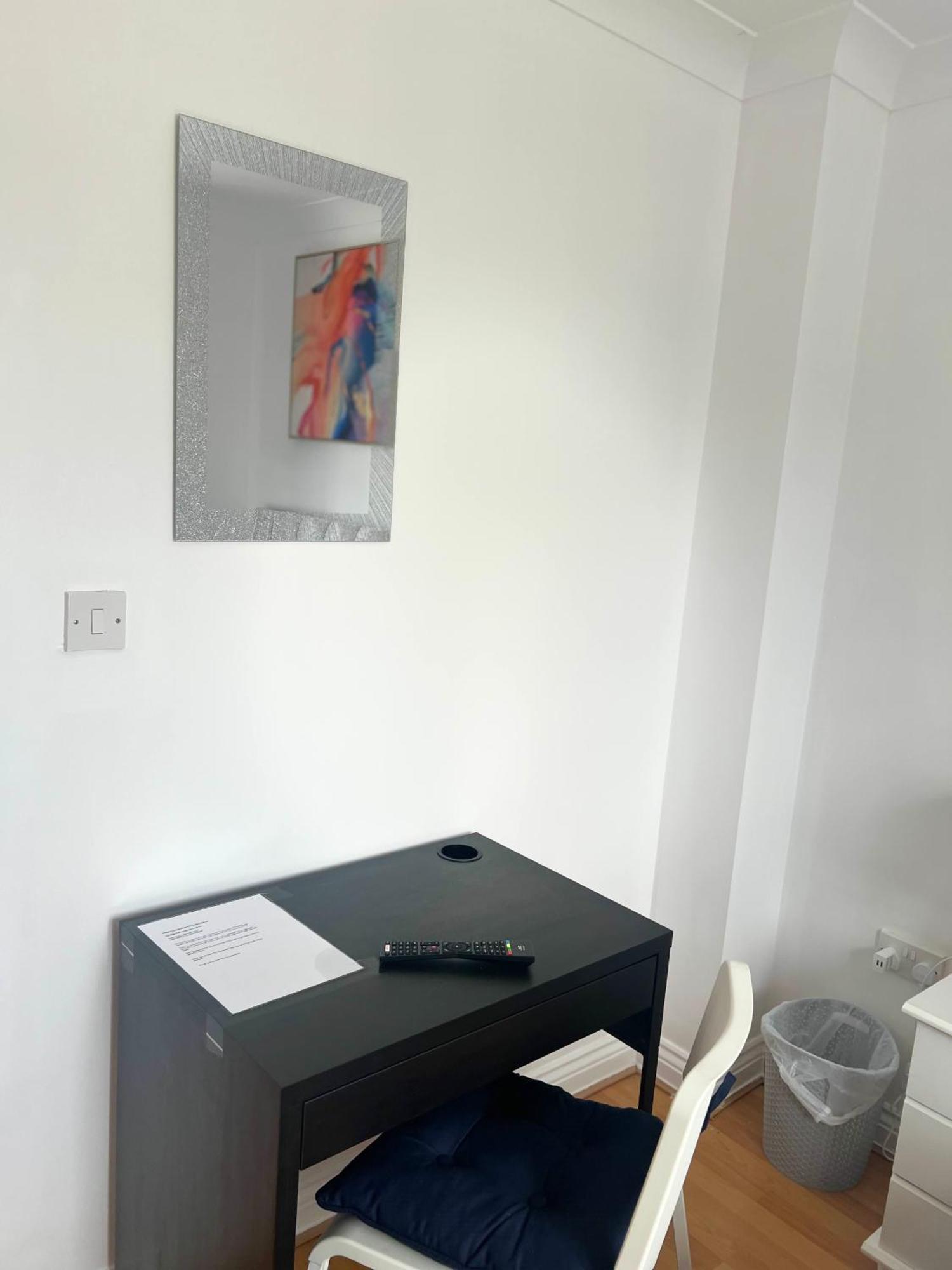 Luxury Rooms And An En-Suite Room With Free Wi-Fi Clarendon Way 科尔切斯特 外观 照片