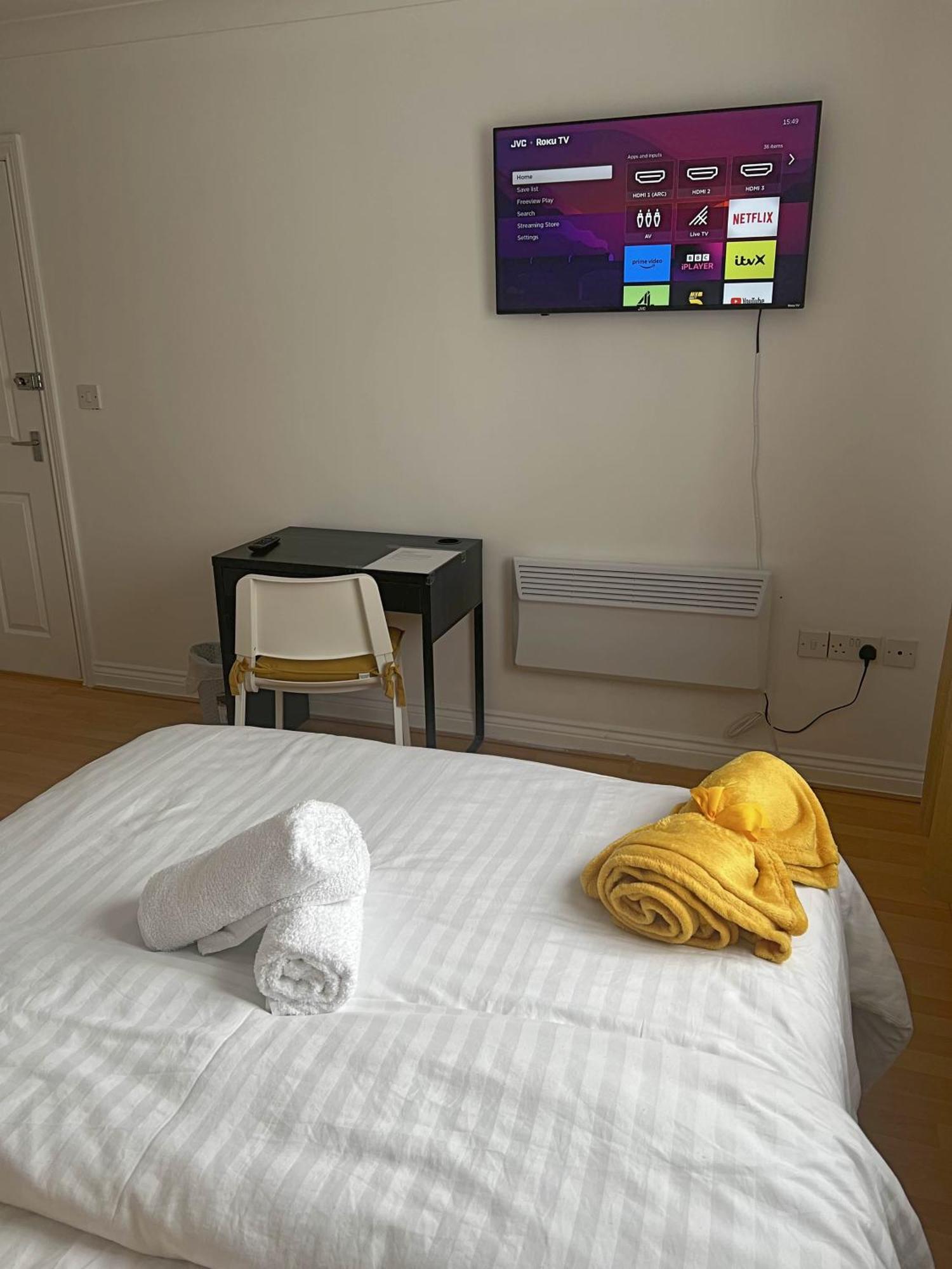 Luxury Rooms And An En-Suite Room With Free Wi-Fi Clarendon Way 科尔切斯特 外观 照片