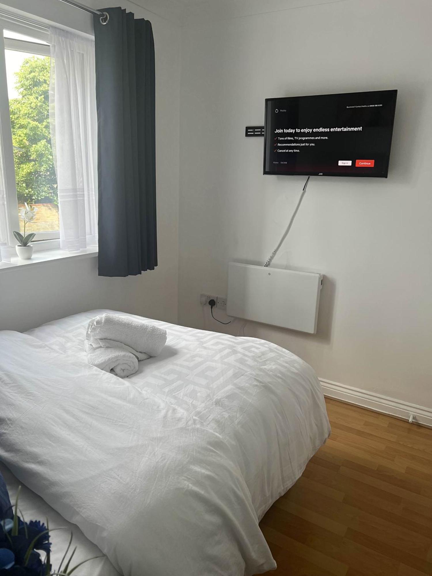 Luxury Rooms And An En-Suite Room With Free Wi-Fi Clarendon Way 科尔切斯特 外观 照片