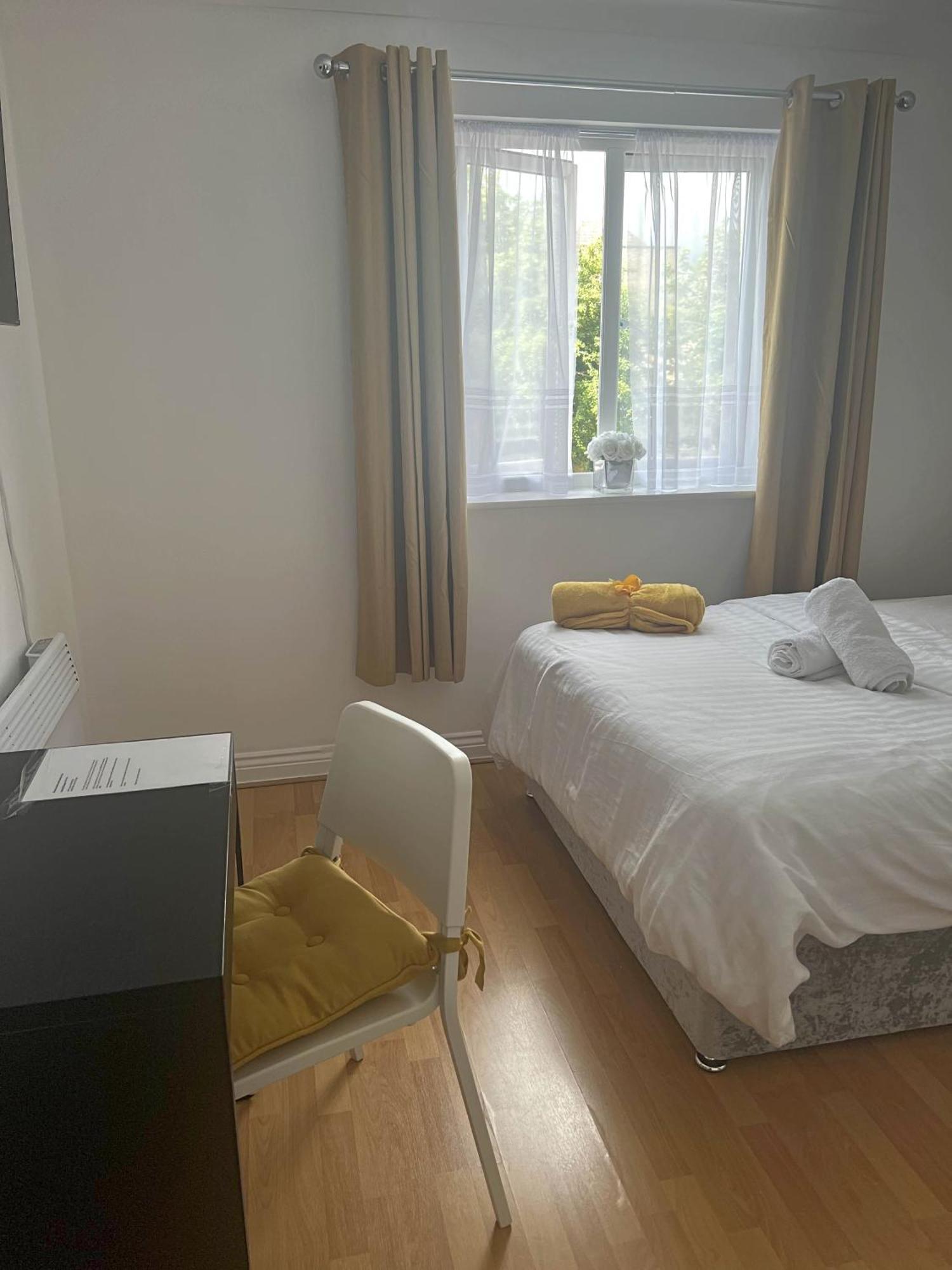 Luxury Rooms And An En-Suite Room With Free Wi-Fi Clarendon Way 科尔切斯特 外观 照片